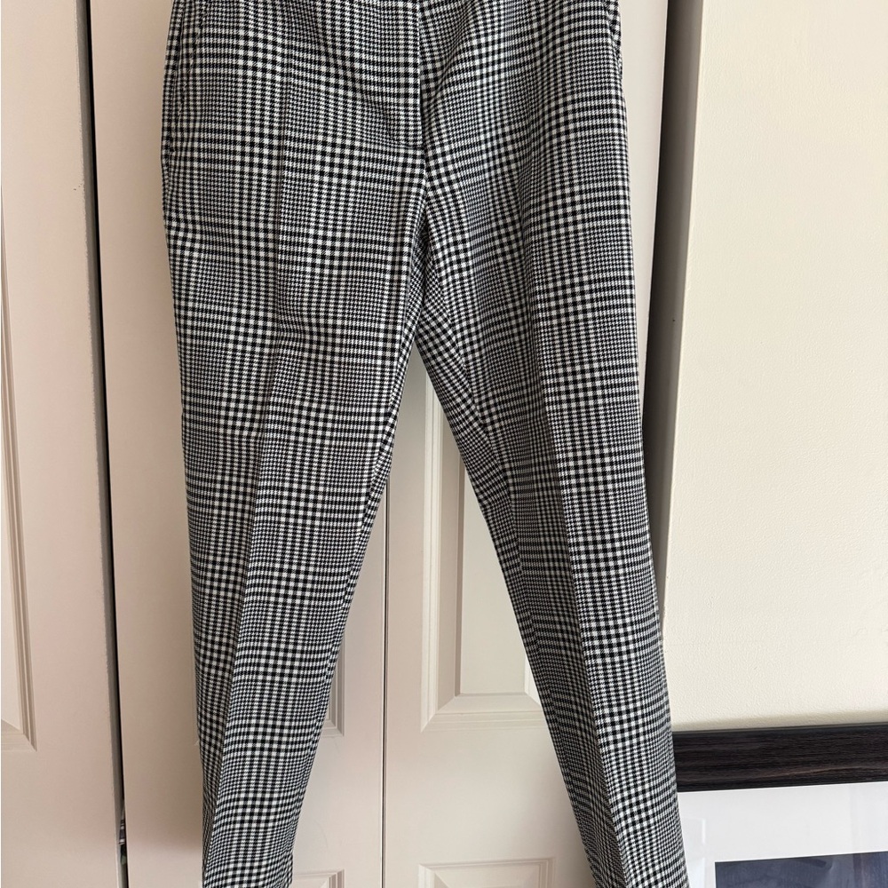 Burberry Monochrome Houndstooth Buttoned Piece